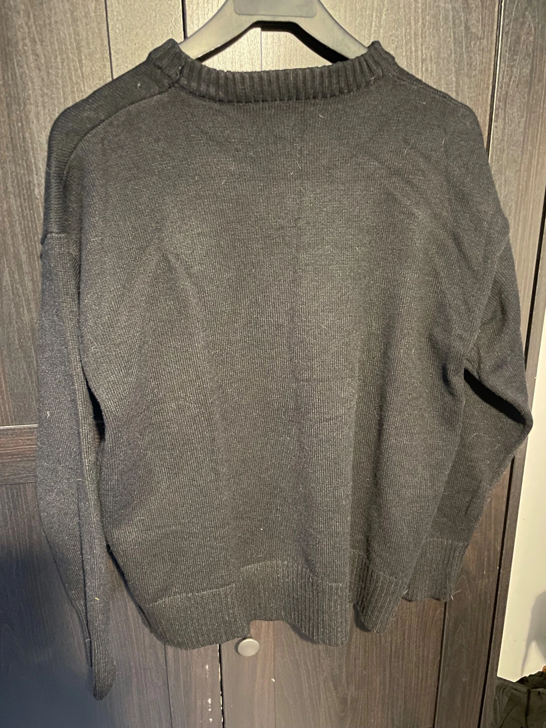 Svart stickad tröja Ami Paris med hjärta