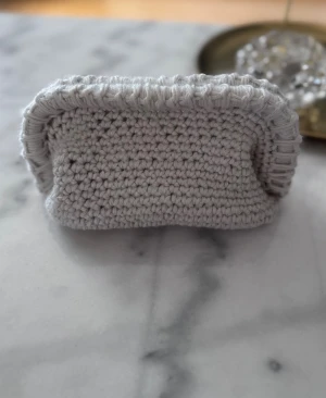 Handvirkad clutch  - Handvirkad clutch, kan användas som en necessär! 