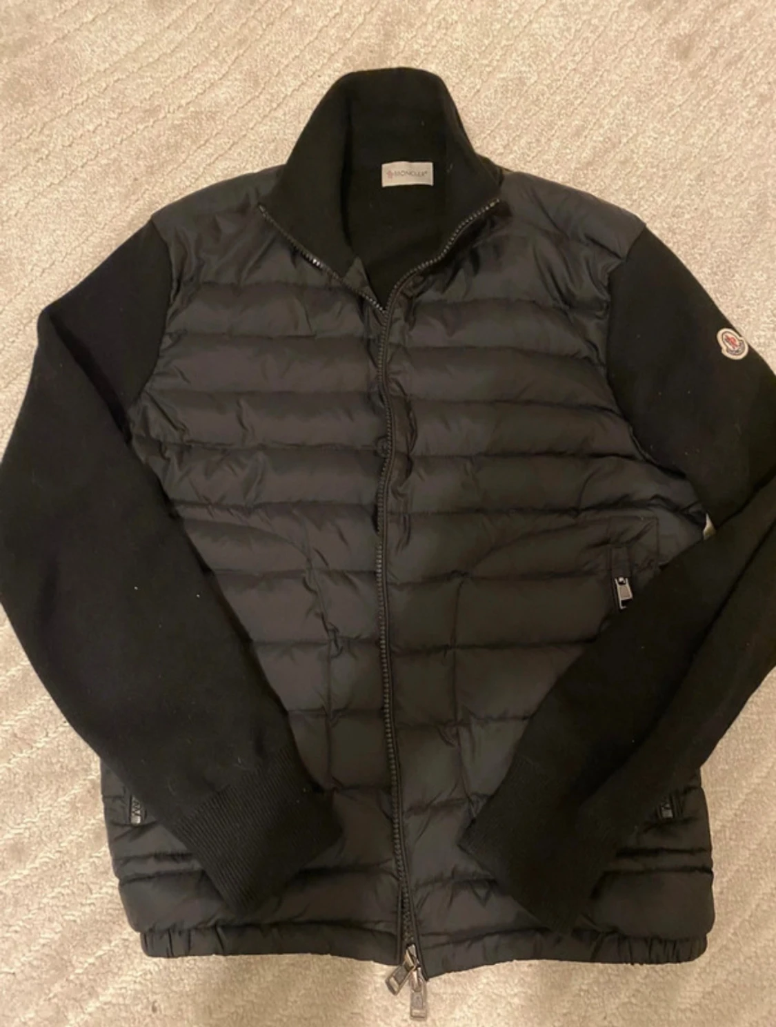 Svart Moncler pufferjacka med stickade ärmar - 1