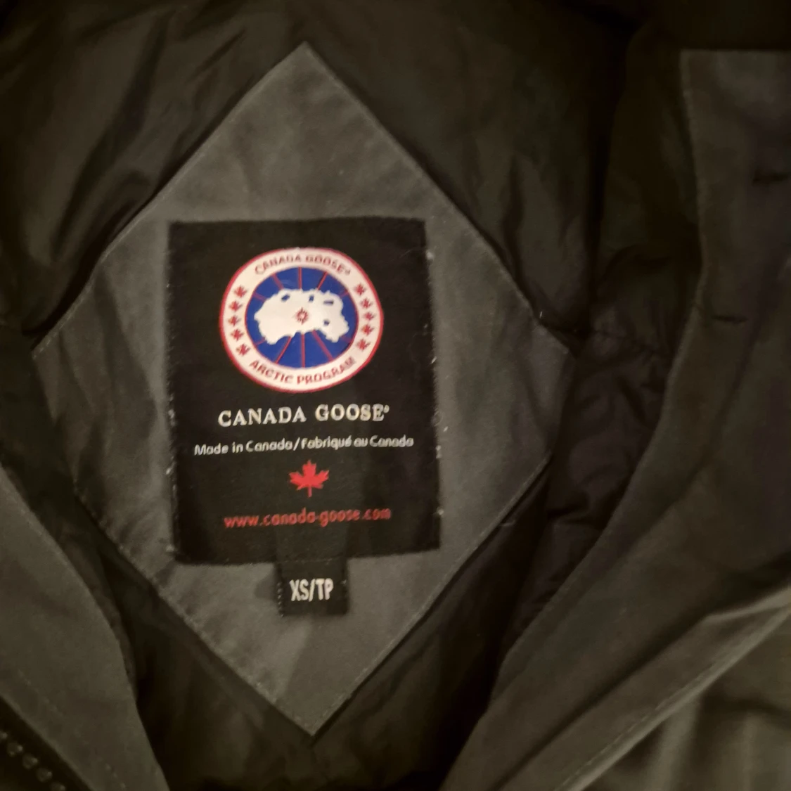 Mörkblå dunparkas från Canada Goose - 4