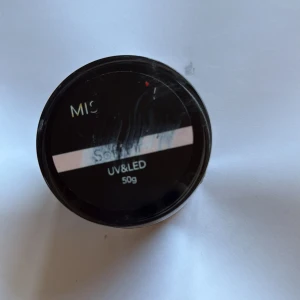 MIS Softy UV&LED 50g - Miss fancy’s soft pink gele finns ca kvar för 2-3set drf lågt pris råkade tvätta av den med nagel borttagning drf förpackningen är lite förstörd 