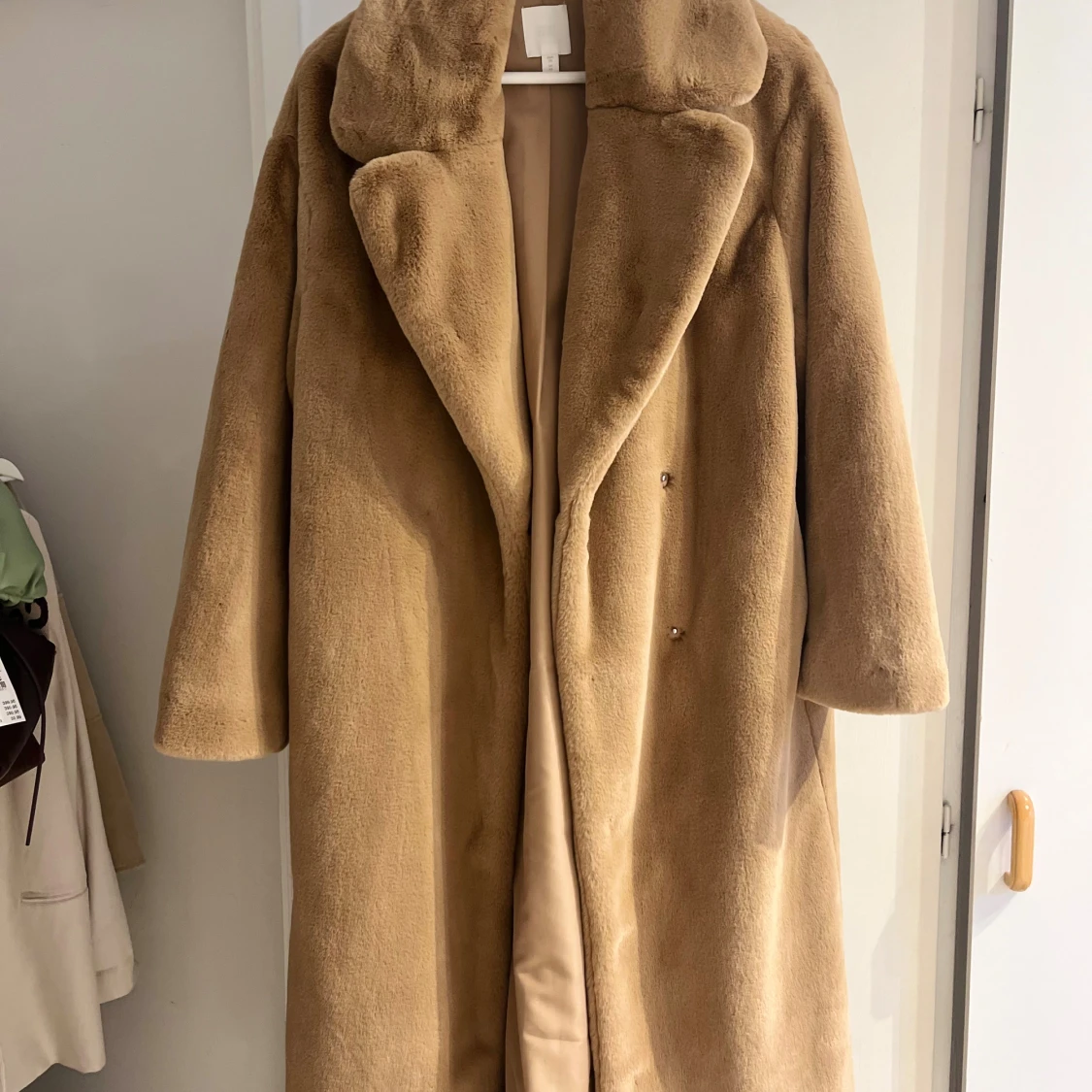 Beige pälsjacka från H&M XS - 1