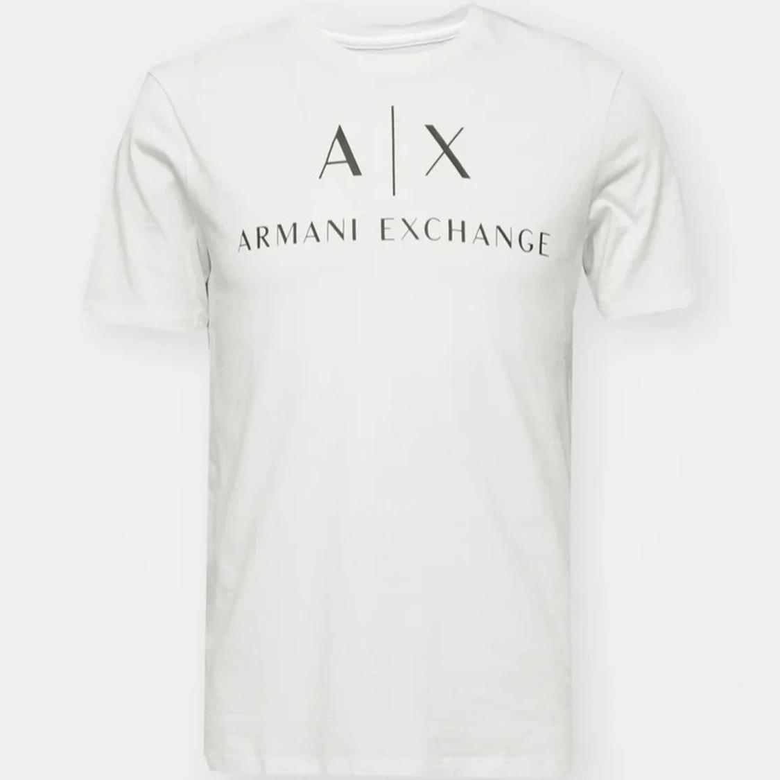 Vit t-shirt från Armani Exchange