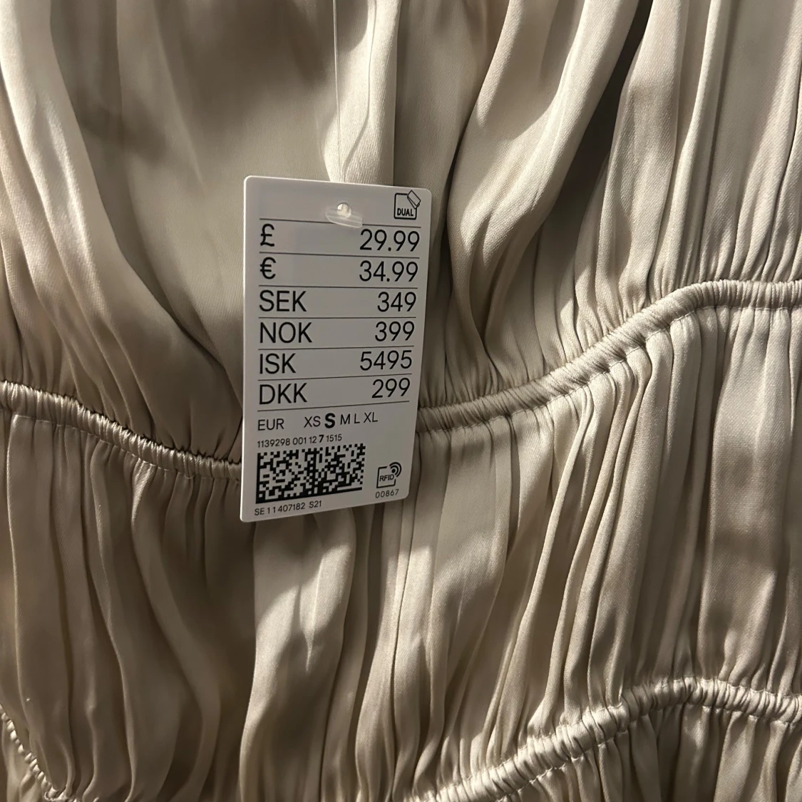 Beige omlottklänning från H&M - 1