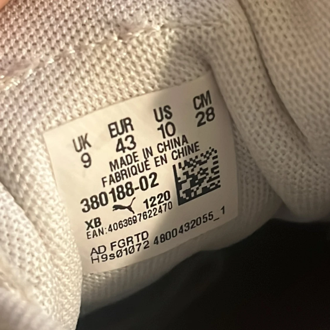 Vita Puma sneakers med svarta detaljer - 4