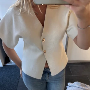 Zara blus - Fin blus från Zara, fint skick! Passar s-m