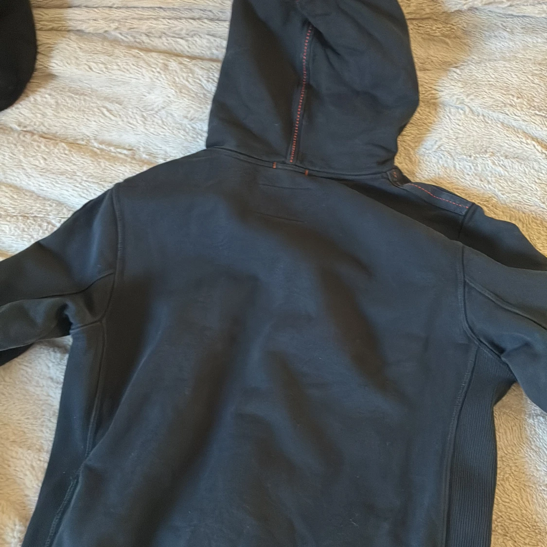 Svart hoodie från Parajumpers - 2