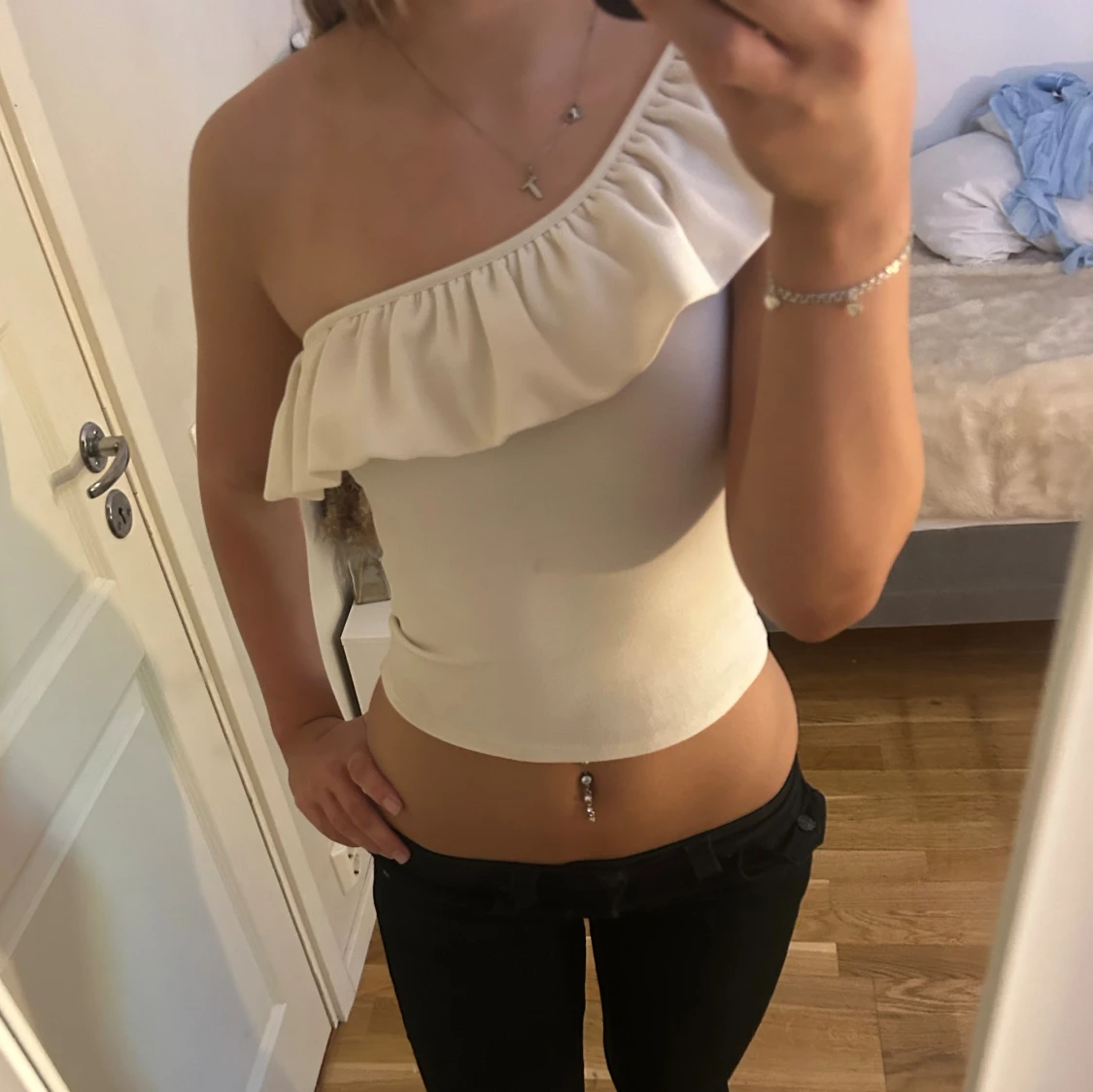 Vit topp med volang H&M