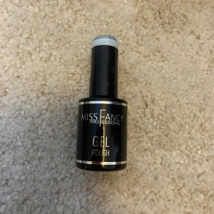 Ljusblått gellack - Gellack i Bombshell från missfancy❤️ Oanvänt!