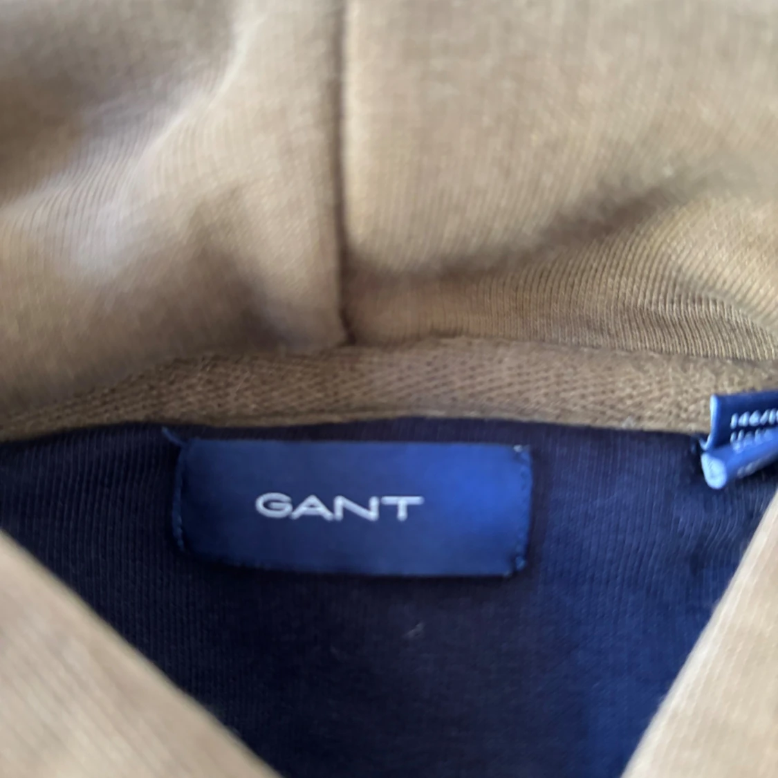 Olivgrön hoodie från GANT med brodyr - 3