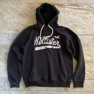 Vintage Hollister hoodie  - Skön vintage Hollister hoodie i st S! Hör av dig vid ytterligare frågor! Mvh Henry 