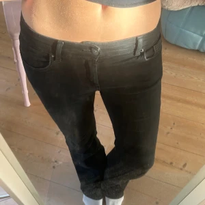 Only jeans  - Säljer dessa så snygga only jeans som är low waist bootcut! Dem är i väldigt bra skick 
