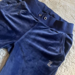 Blå velourbyxor Juicy Couture XXS - Saknar snöre, annars i fint skick