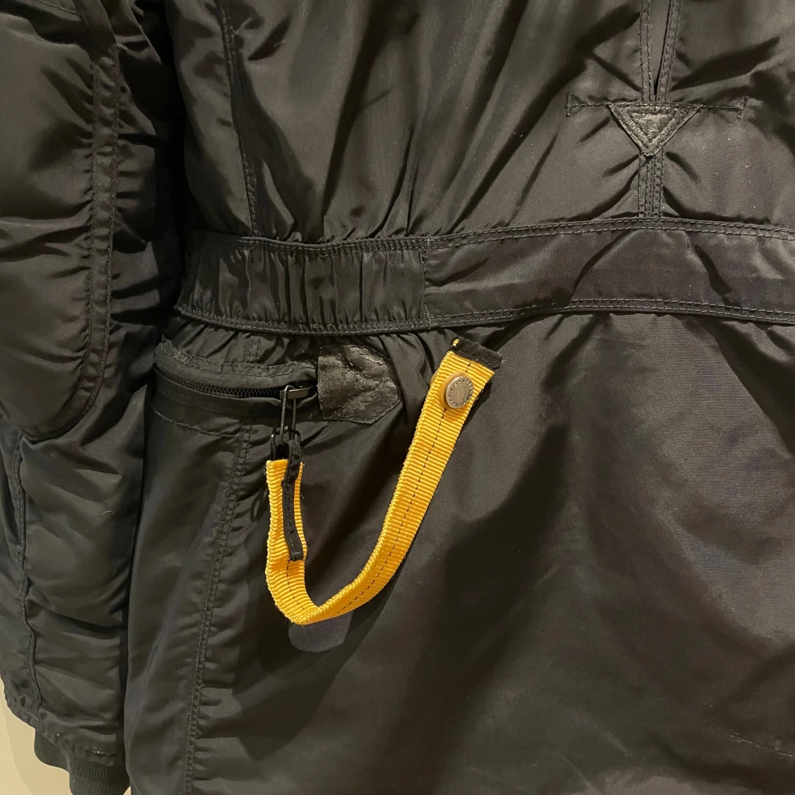 Svart Parajumpers parkajacka med päls - 3