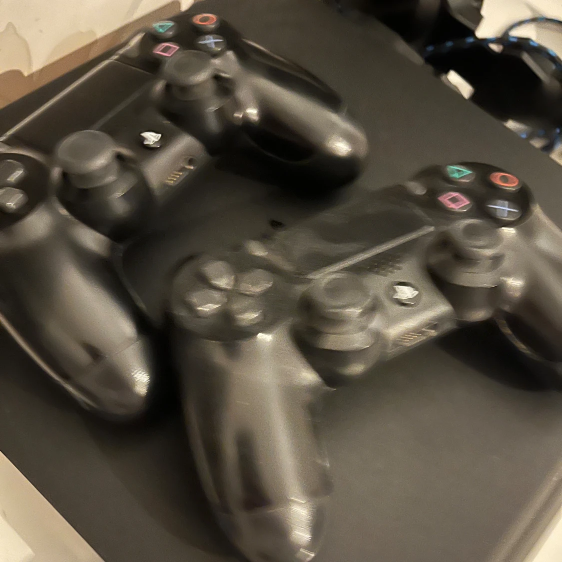 PlayStation 4 Slim - 2