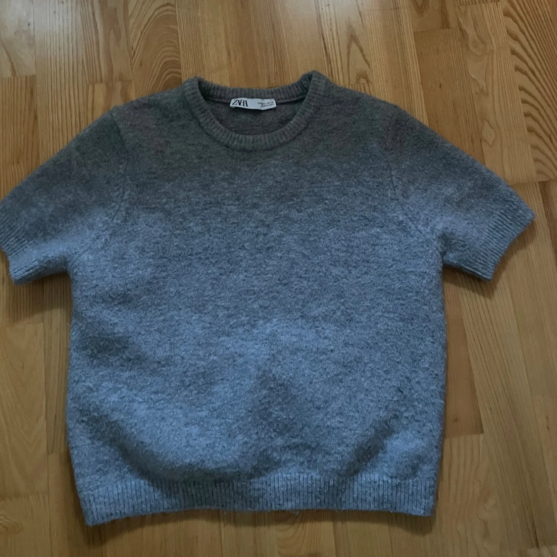 Grå stickad tröja från Zara