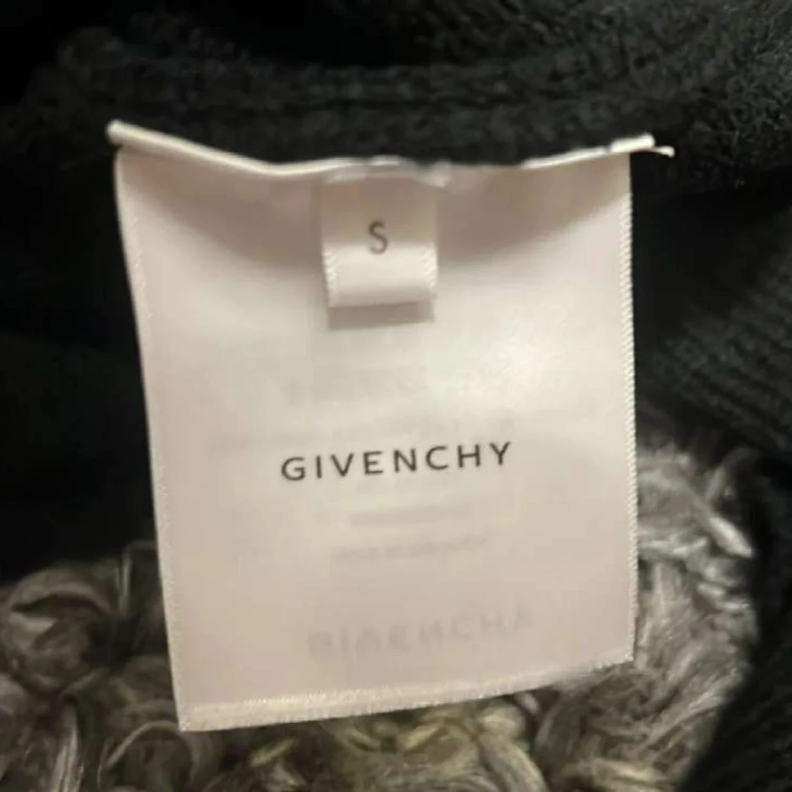 Svart stickad tröja från Givenchy  - 2