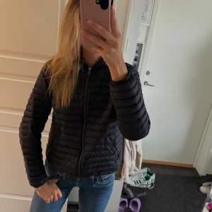 INTRESSEKOLL colmar jacka  - intressekoll på min fina colmar jacka, en liten liten defekt se sista bilden