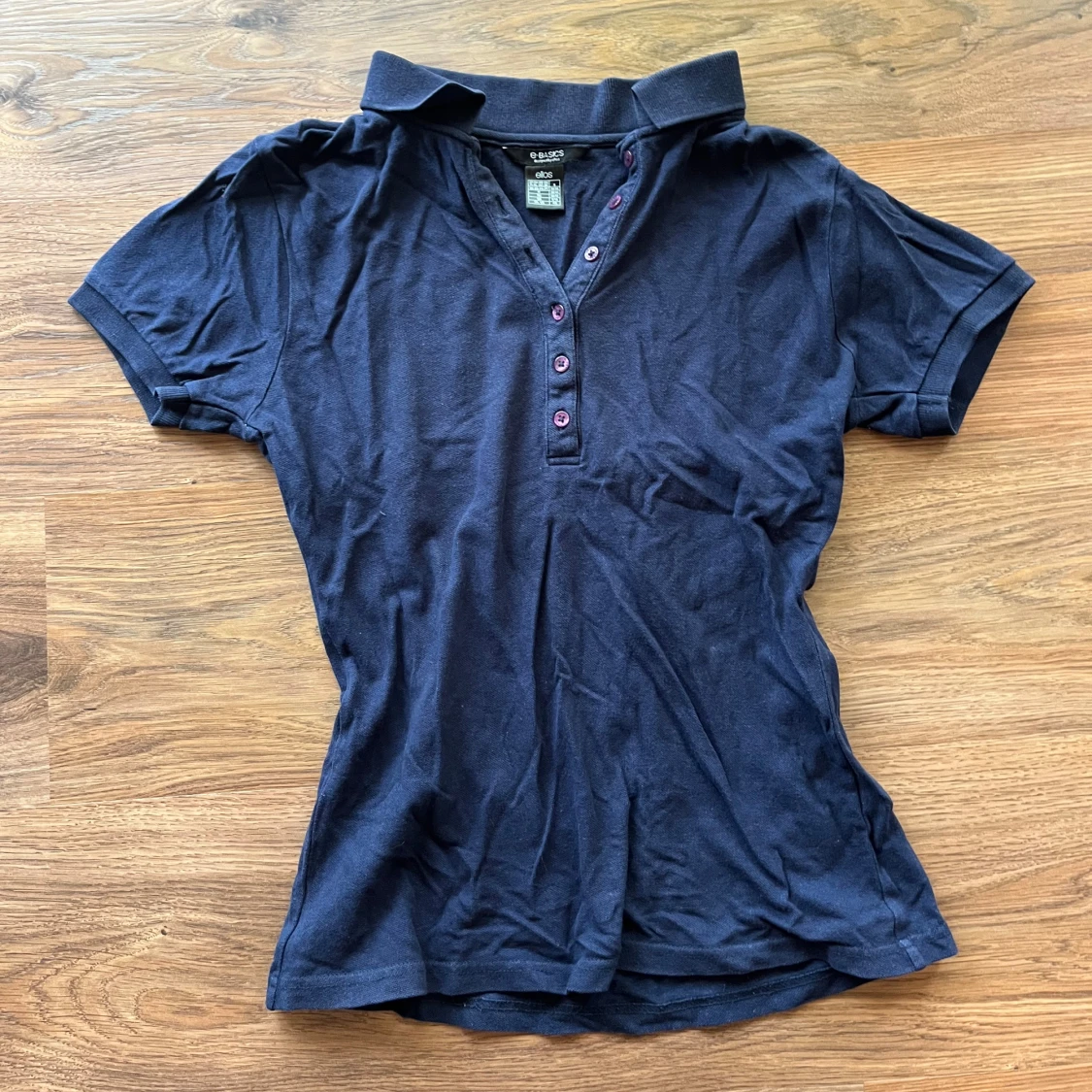 Mörkblå pikétröja 