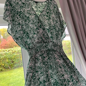 Grön klänning - Passar perfekt till våren / sommaren. 