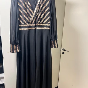 Lång klänning  - Lång klänning 