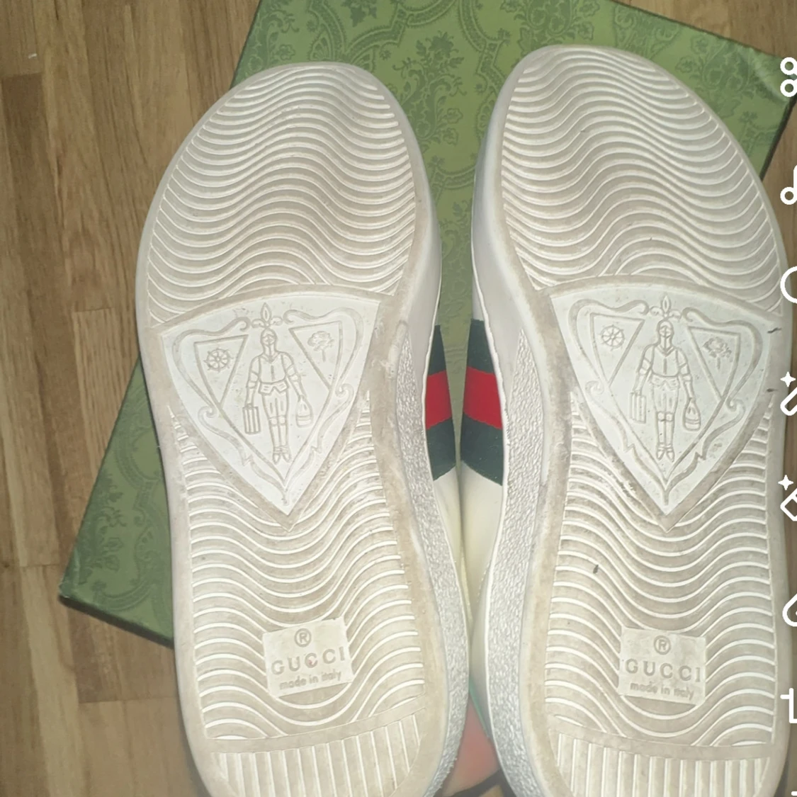 Gucci vita sneakers med röd/grön rand - 3