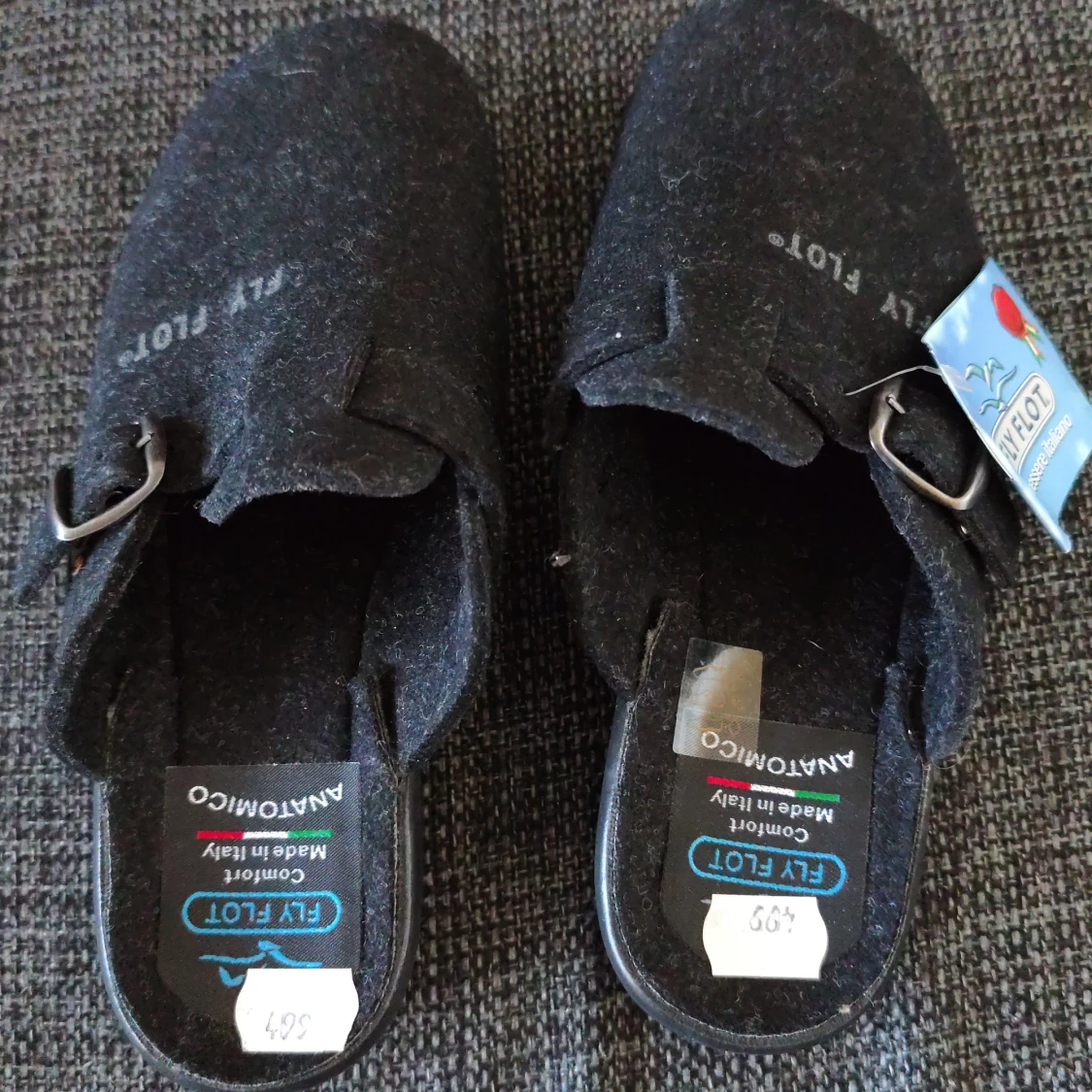 Svarta tofflor från Fly Flot