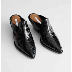  - Svarta sandaler från Other Stories Sparsamt använda i fint skick 