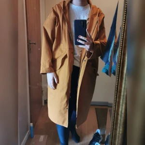 Monki - Använd 1 gång. Nypris 799. Står storlek XS/S men är oversize så skulle tro att det går upp till.. iallafall medium. 