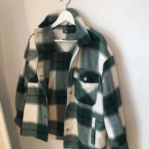  - Populära Zara jackan i storlek S 