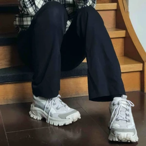 CAT intruder  - Säljer mina Cat Intruder 3 pga att de bara står. Köpta för 1300 när de kom och har bara använts 5-10 gånger, alltså i bra skick. Passar er med streetwear-stilen eller fancy stil, balla skor. Skickar helst skorna, mötas upp går eventuellt. Tar swish!💕👟