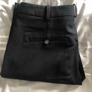  - Riktigt snygga kostymbyxor från Zara. Har aldrig använts då jag köpte för liten storlek. Priset kan diskuteras vid snabb affär:)