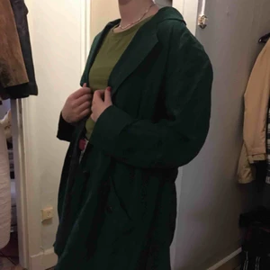  - mörkgrön skitball tunnare kappa som inte används tillräckligt mycket av mig💚