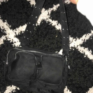  - helt ny liknande noella/nunoo väska, prislapp kvar