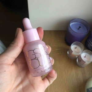 Glow serum  - Säljer detta glow serum från Figs & Rouge. Den är vegansk och återfuktande. Använd under smink för ett ”naturligt lyster”, som ”diskret” highlight eller som ett serum på huden. Aldrig använd. 90 frakt ingår 🌸 