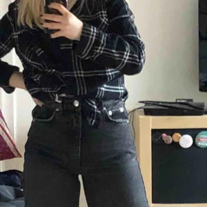  - Tre skjortor i storlek 34-36 från olika märken. Sparsamt använda och i nyskick. Köpare står för frakt