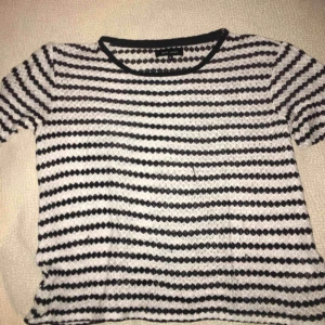  - Randig tröja från New Look. Köpt i England så storleken är 8 (36 i eu). Tunn material