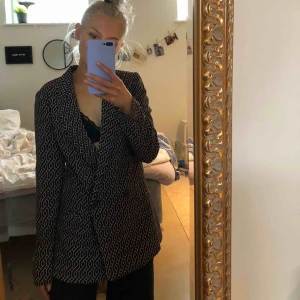  - Jättesnygg kavaj i nyskick. 