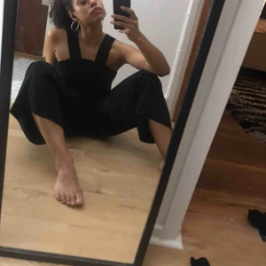  - Knappt använd byxdress från weekday