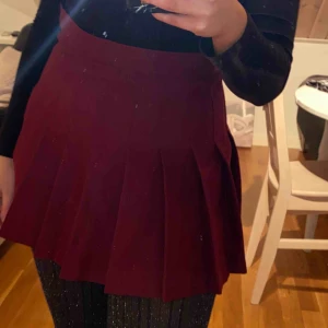  - Kjol från American Apparel i mycket bra skick och kvalité!!! Ordinarie pris: 600kr