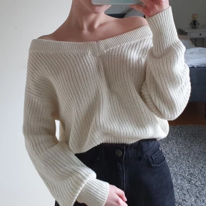 Off shoulder - Stickad off-shoulder tröja från ginatricot. Pris 60 kr (frakt tillkommer)