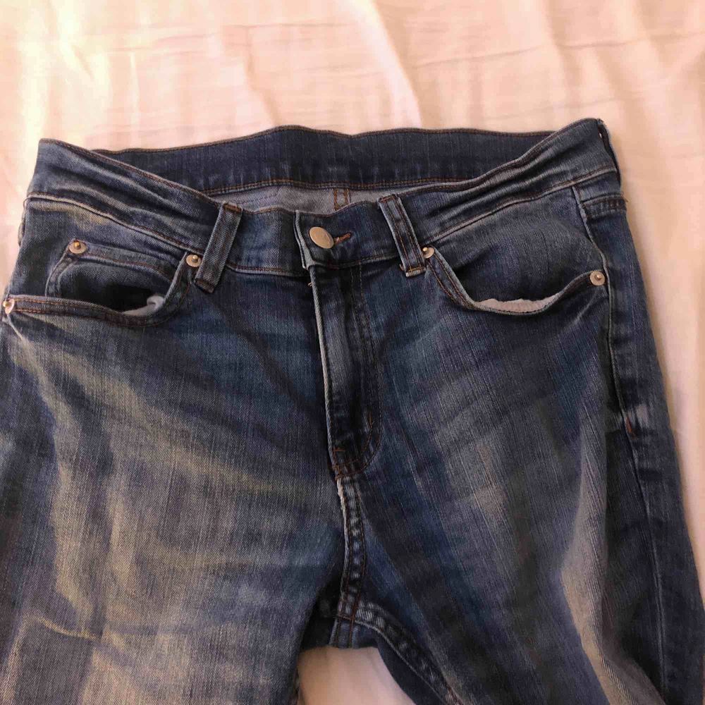 Använda ett fåtal gånger, nypris 400kr. Skönt material     Slim fitt byxor.. Jeans & Byxor.