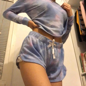  - hollister ( gilly hicks ) pyjamas i bra skick och mjukt material  som köptes i Paris, frakt på 66kr tillkommer ☺️ ( säljer även shortsen och tröjan separat vid förfrågan  ) 