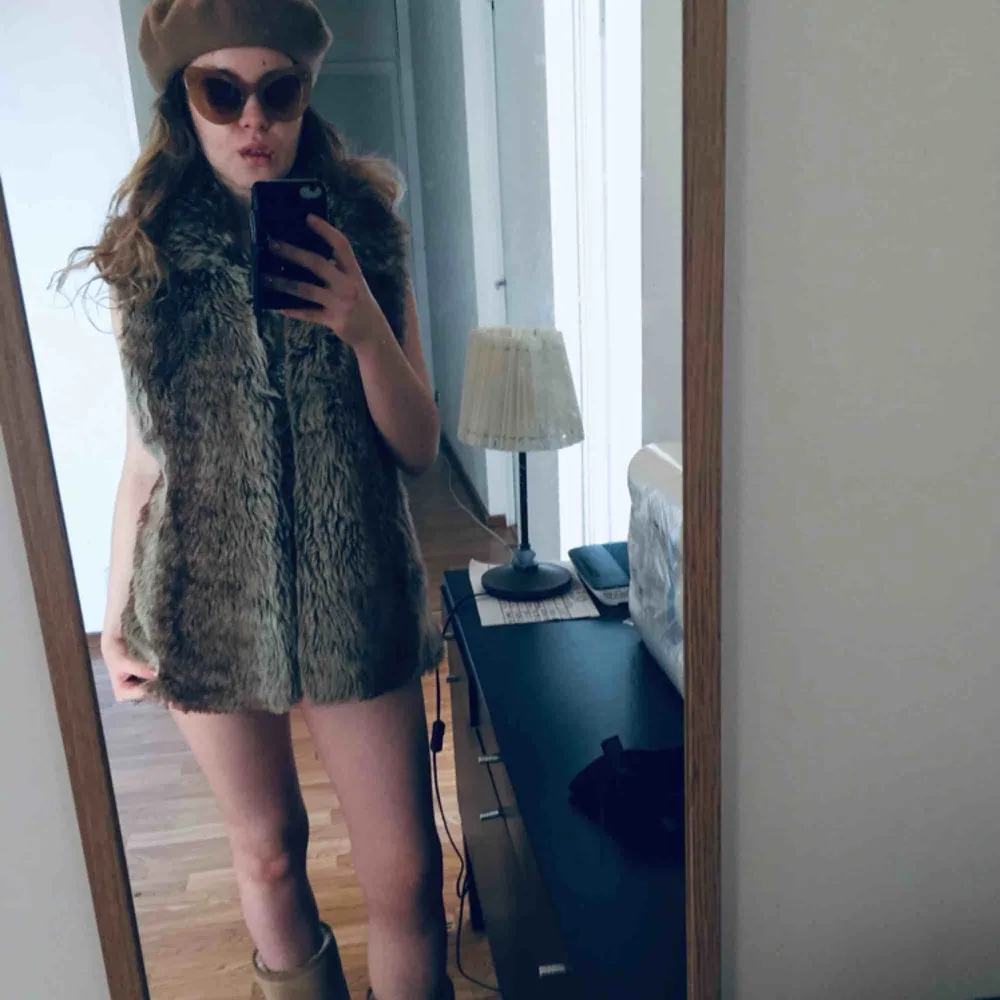 Soft fake fur vest 🥰 . Tröjor & Koftor.