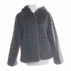  - Supermysig jacka i fuskpäls från freequent, inköpt hösten 2018 men i princip aldrig använd 300kr exkl. frakt 