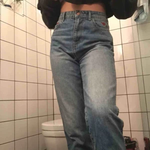  - Ett par skit snygga byxor som jag köpt på secondhand! Är inte min stil! 