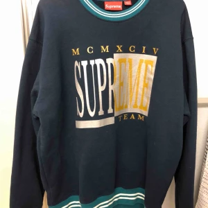  - Supreme team crew neck FW17 size M