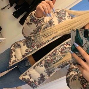  - Super fin vår jacka ifrån Odd Molly 🌸 I mycket bra skick. Köparn står för frakt 📦