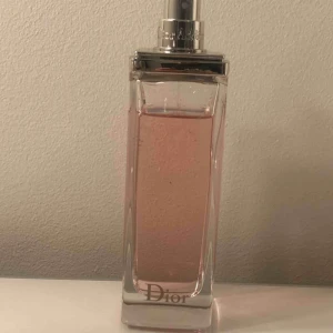  - Jätte go parfym Till salu fraktkostnad 45kr