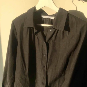  - Skjorta med ballongärm🤍 så snygg, perfekt basplagg.